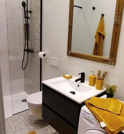 Cute Marla Art Close To Center Appartamento