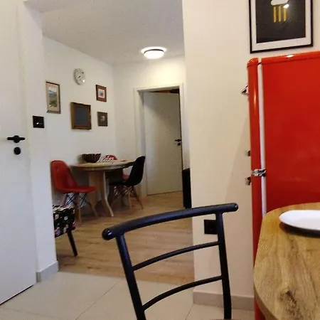 Cute Marla Art Close To Center Appartement Pula