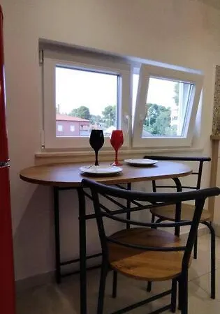 Cute Marla Art Close To Center Appartamento Pola