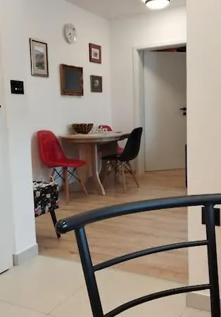 Cute Marla Art Close To Center Pola