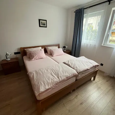 Cute Marla Art Close To Center * Pula