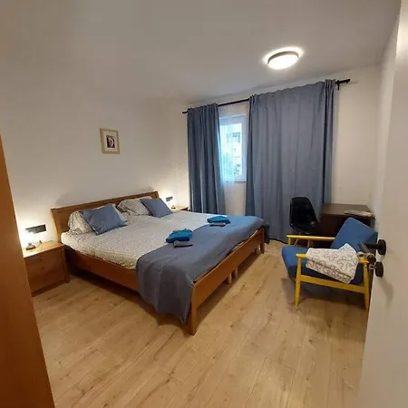 Cute Marla Art Close To Center * Pula