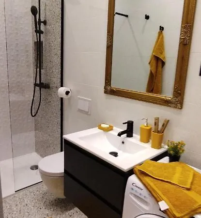 Cute Marla Art Close To Center Apartmán Pula