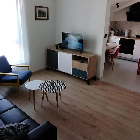 Cute Marla Art Close To Center *