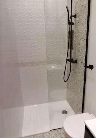 Daire Cute Marla Art Close To Center Pula