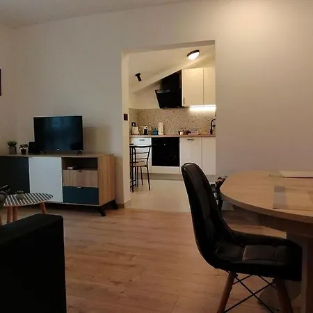 Cute Marla Art Close To Center