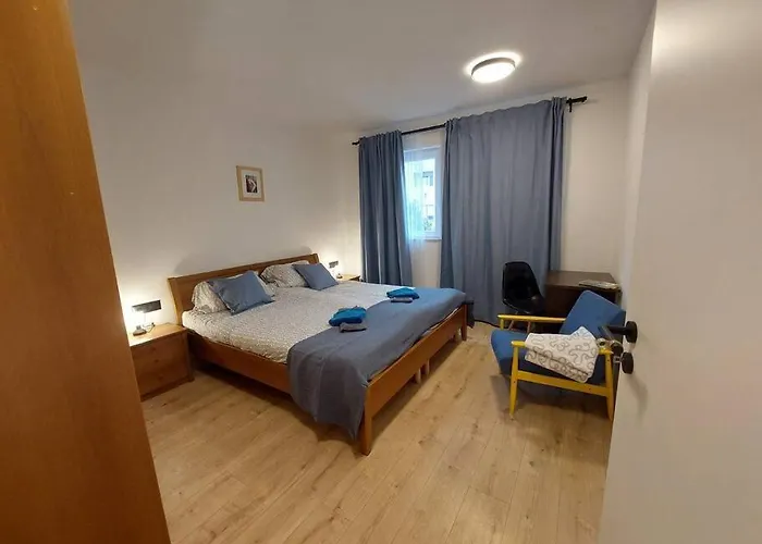 Cute Marla Art Close To Center * 普拉