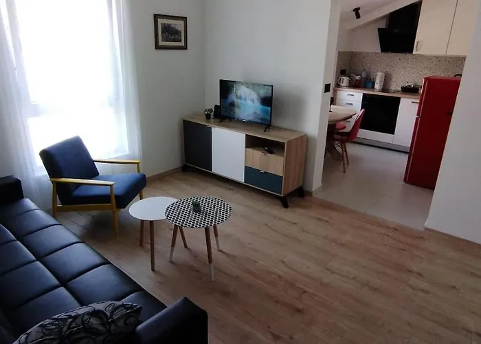 Cute Marla Art Close To Center *