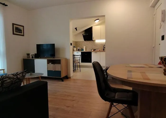 Cute Marla Art Close To Center