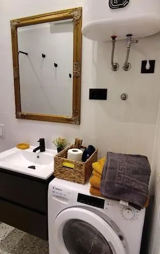 Cute Marla Art Close To Center 公寓 *