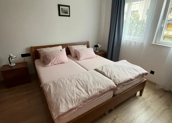 Cute Marla Art Close To Center * 普拉