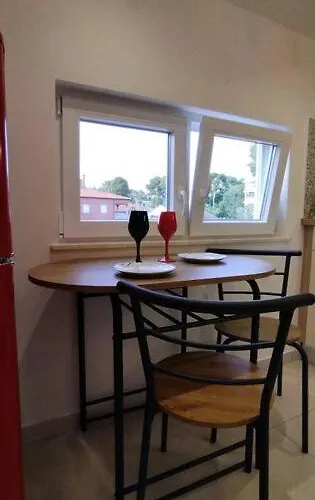 Cute Marla Art Close To Center 아파트 풀라